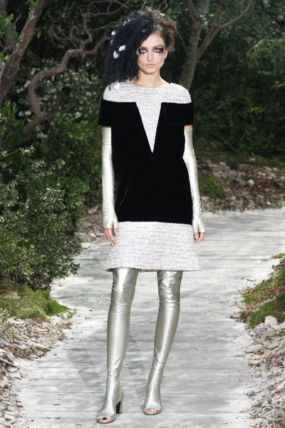 Look 30
